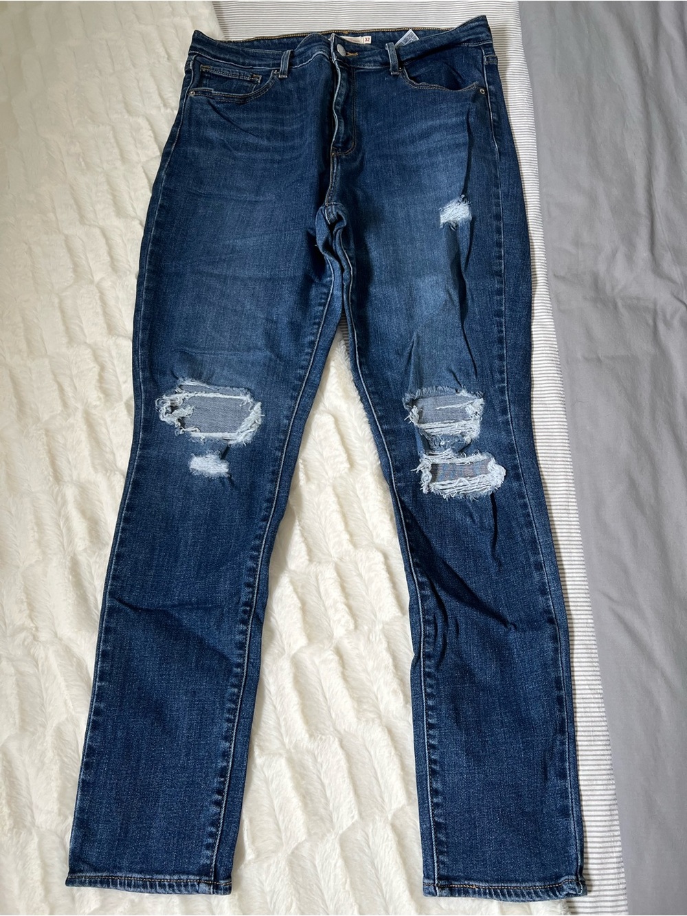 Levi Ripped Jeans - 721 High Rise Skinny
